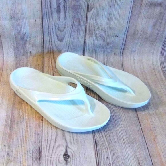 OOFOS OOlala Luxe Ice Flip Flop Sandals Womens Size 7 - Picture 1 of 7